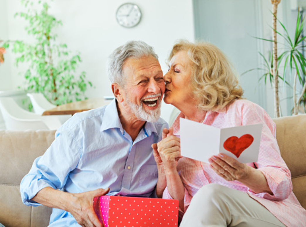 美国情人节消费支出将创新高!最受欢迎的礼物是......