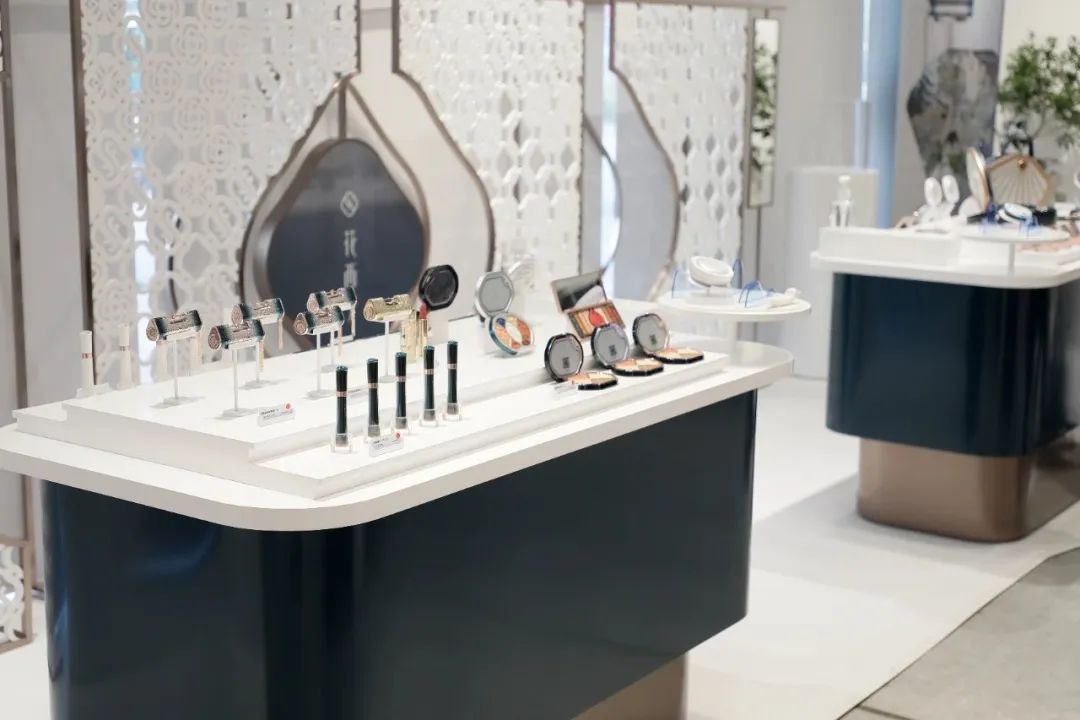 花西子首个海外快闪店亮相日本:为什么品牌都在开快闪店?