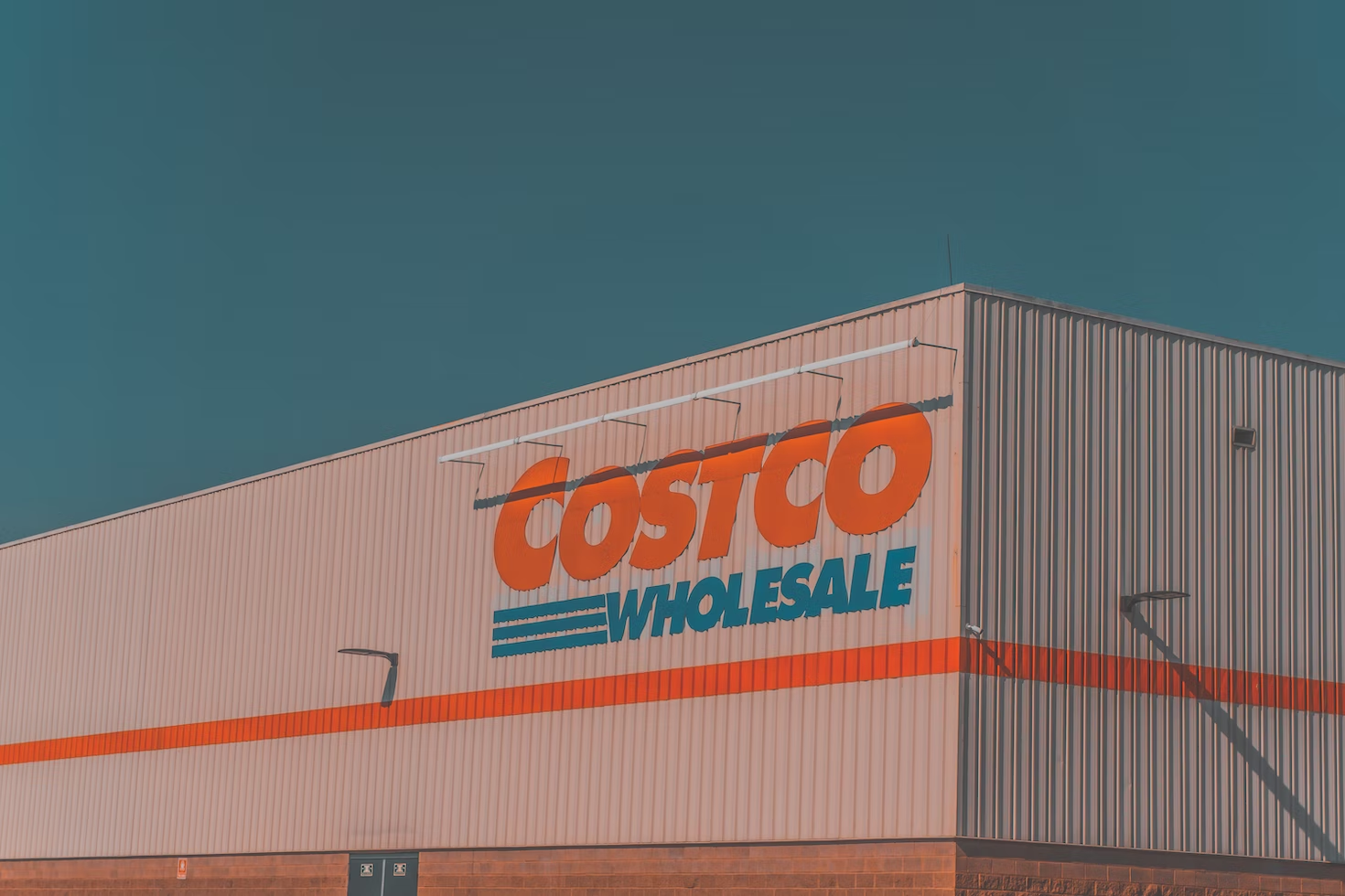 Costco Q2营收不及预期，称“非必需品卖不动了”