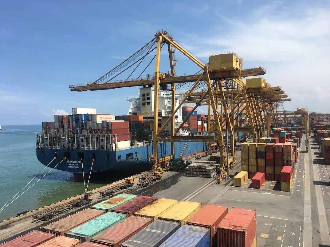 美国东海岸集装箱进口量突破新高！西海岸日渐“冷清”