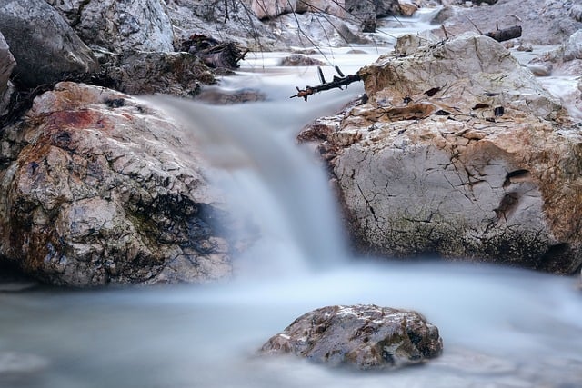 摆在一起进行评论词语 如何正确评价一件事物
