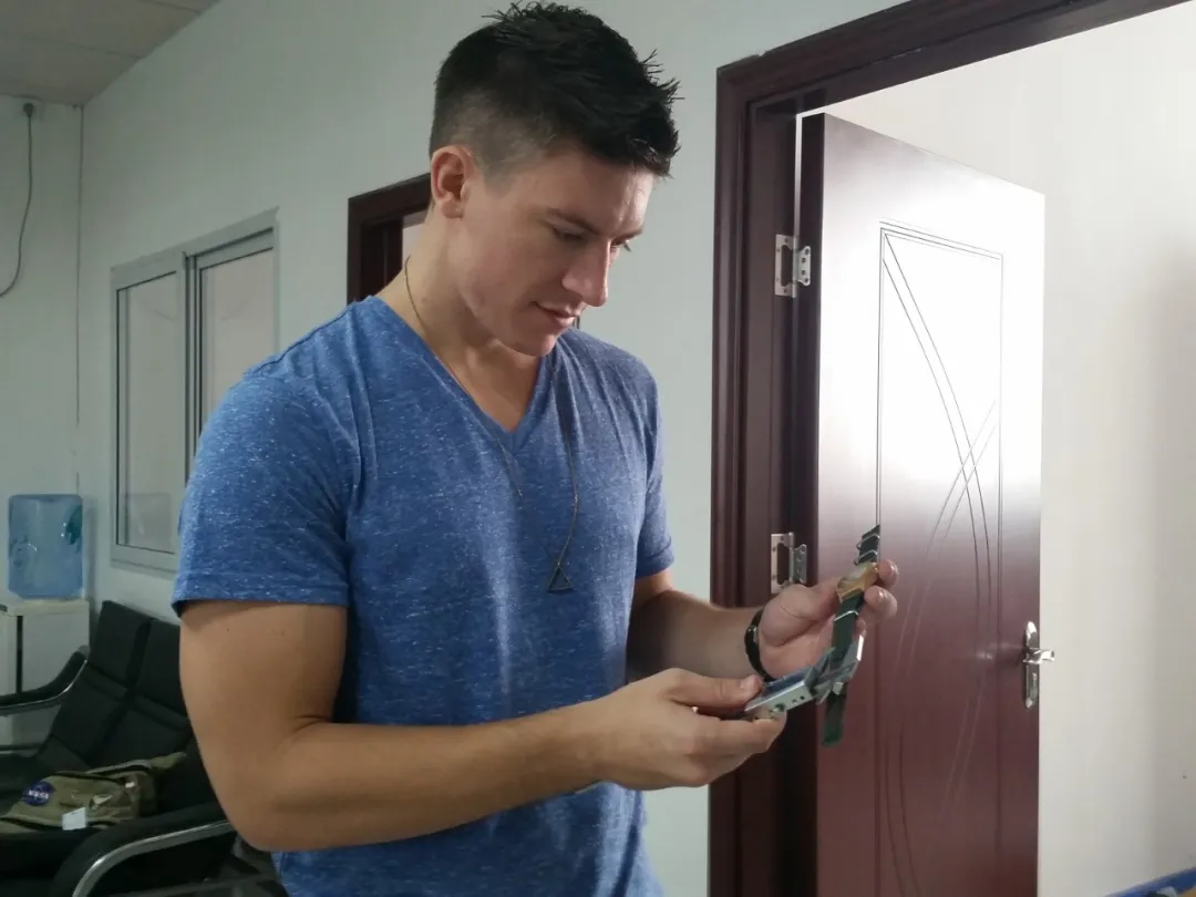 仅一名员工,年入400万美金,看他是怎么做的?