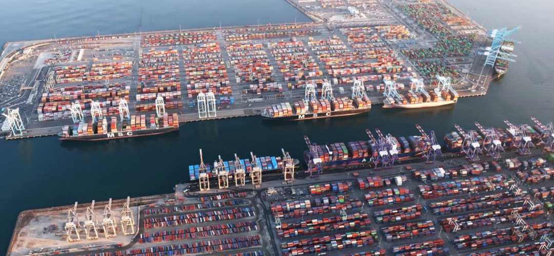 美国西海岸港口集装箱吞吐量大幅增长