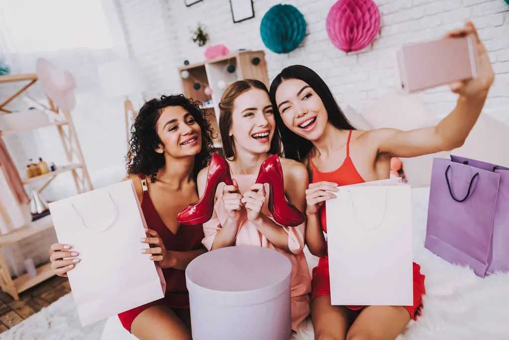 美好如你·岁月如初 | 百运网致敬每一位可爱的妳，女神节快乐！