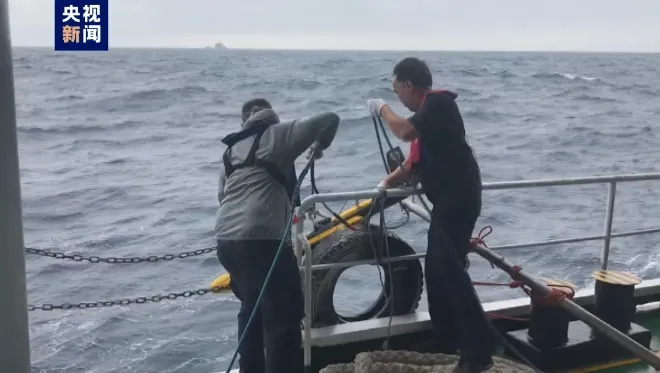 突发：一集装箱船撞沉一渔船，注意货延！