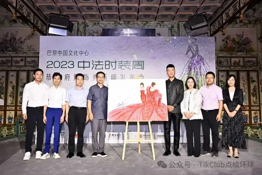 非遗文化TikTok走红:老外修仙班异常火爆,上百位外国学生沉醉道家文化,TikTok出海竟如此吃香?