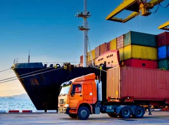 贸易战全面爆发？85%大企业调整供应链，跨境卖家何去何从？