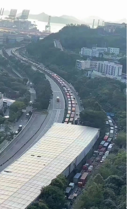 春节前港口拥堵，爆仓甩柜，费用疯涨300%！