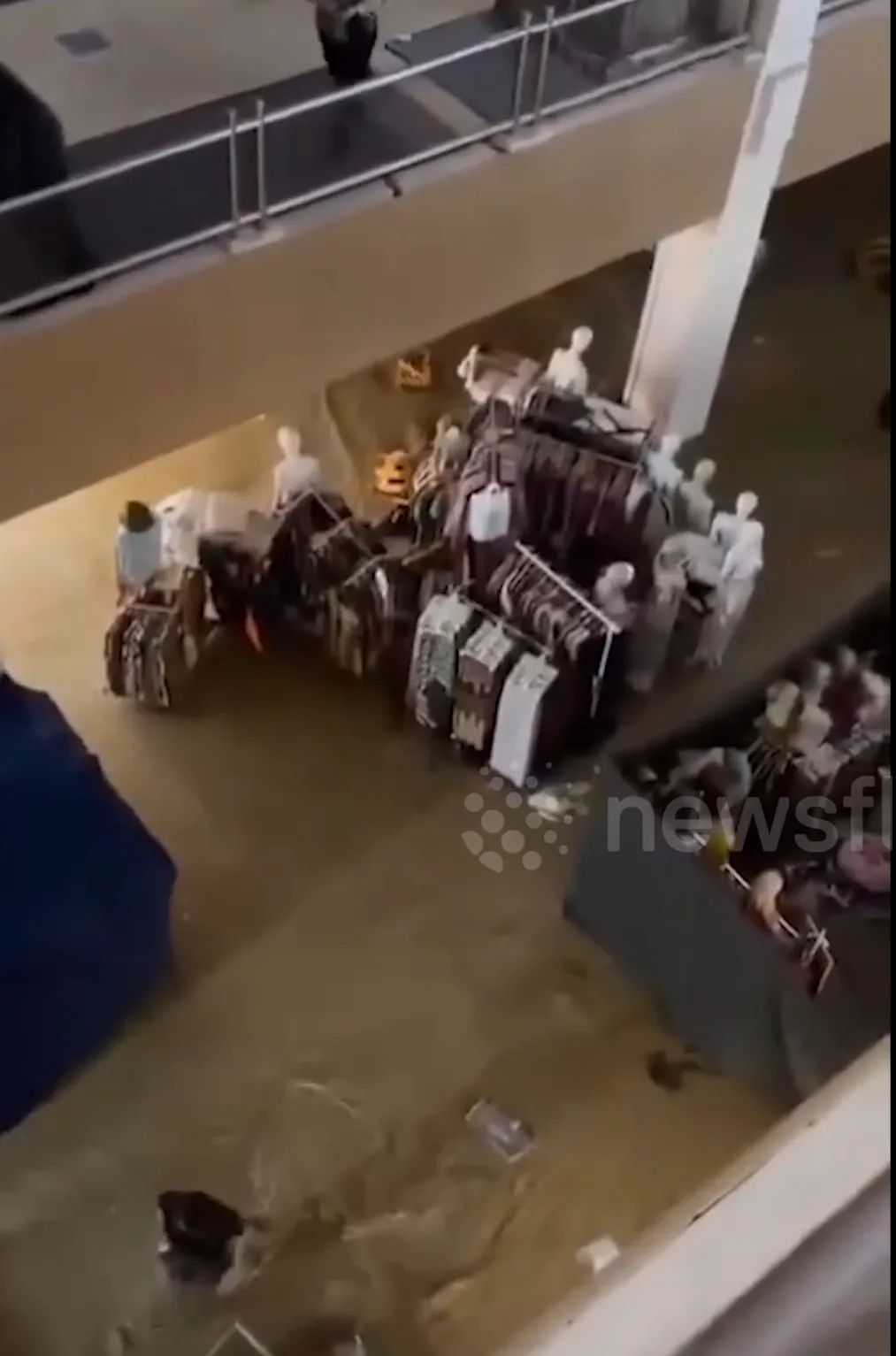 爆仓!大量订单延误?印尼遇5年来最强洪涝,东南亚”水深火热“中……