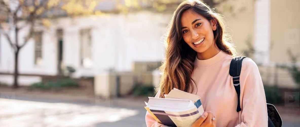 TikTok细分类目Top1，月销破万单，毕业季小饰品如何撬动千万流量？