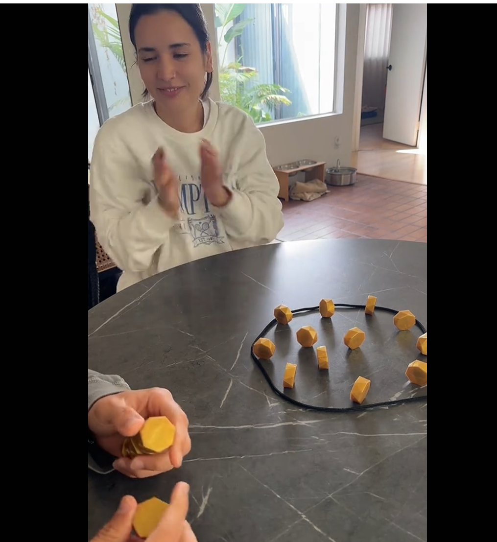 力压泡泡玛特，这款“法克桌游”登顶TikTok