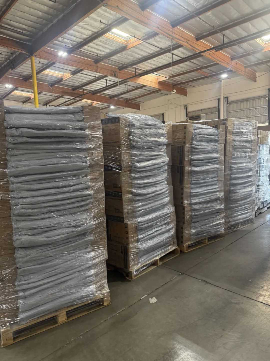 德速电商物流接受广州广播电视台采访，讲述中美关税战下的中国供应链智慧