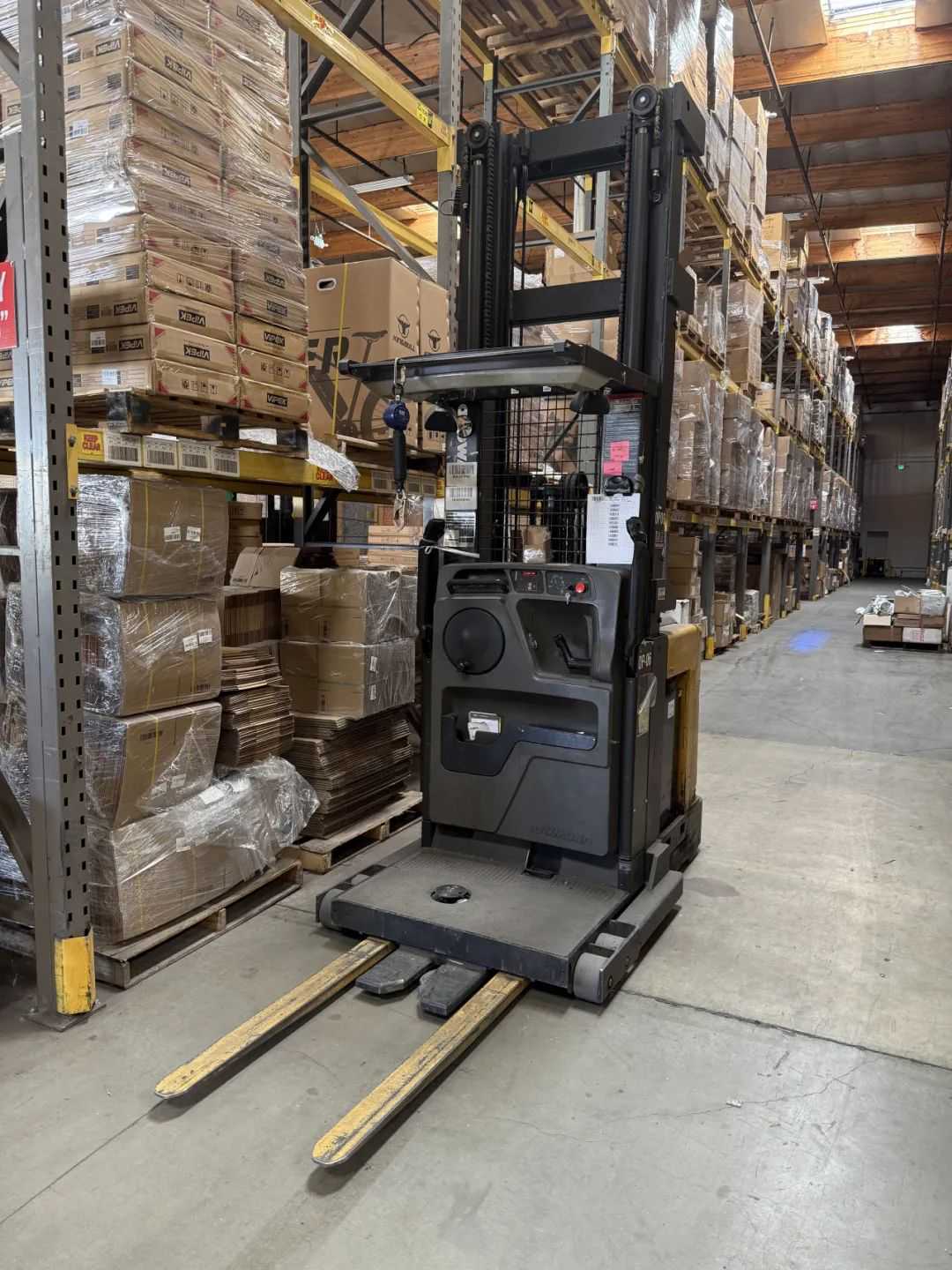 德速电商物流接受广州广播电视台采访，讲述中美关税战下的中国供应链智慧