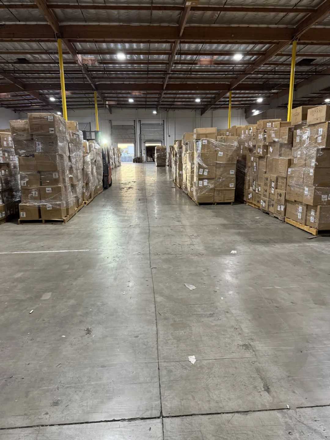 德速电商物流接受广州广播电视台采访，讲述中美关税战下的中国供应链智慧