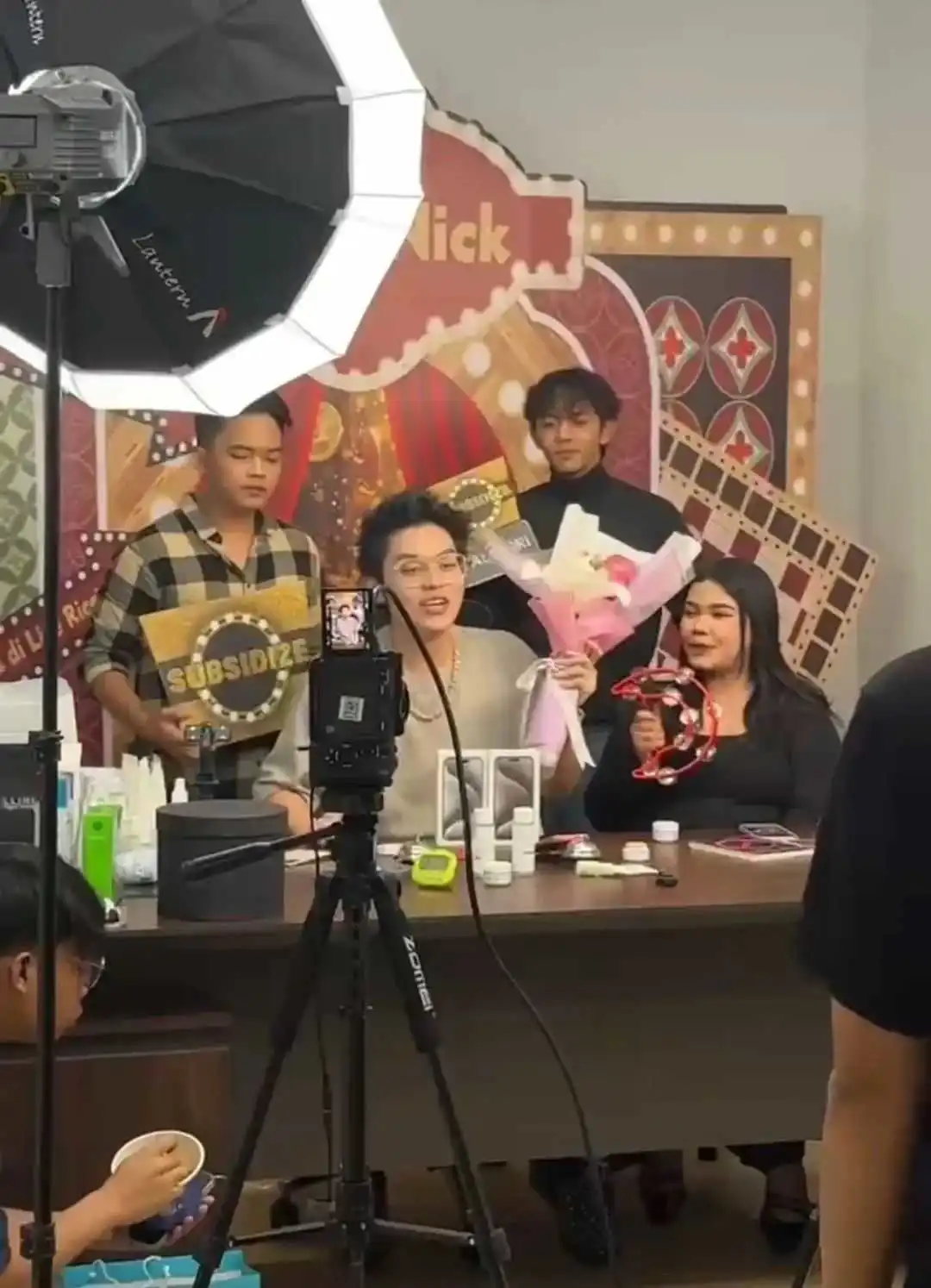 李佳琦出海9个月后，放弃直播