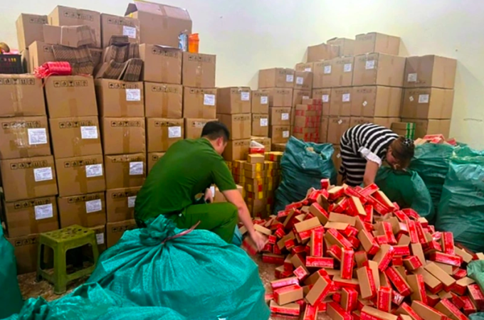 下月生效！Shopee该站调整佣金；Lazada：到2030年，AI有望为东南亚电商带来1310亿美元的价值；.........<p>01 下月生效Shopee马来西亚站调整佣金据 Shopee 消息，自 2025 年 7 月 16 日起，调整马来西亚本土普通店的佣金费用，跨境店铺和Mall店不受影响。具体如下：滑动查看详细类目费率</p><p>原文转载：<a href='https://www.kjdsnews.com/a/2219335.html'>https://www.kjdsnews.com/a/2219335.html</a></p> <a href='https://www.kjdsnews.com/a/1856598.html'>一跨境物流企业撤回上市申请，TIKTOK上调包邮门槛，亚马逊升级欧洲物流服务</a> <a href='https://www.kjdsnews.com/a/1856599.html'>做跨境电商存在哪些风险？跨境卖家该如何做好风险管理？</a> <a href='https://www.kjdsnews.com/a/1856600.html'>付费会员，私域破局出路？  </a> <a href='https://www.kjdsnews.com/a/1856601.html'>一场品牌创新大讨论：做