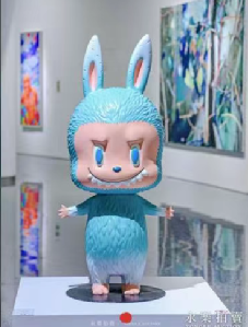 泡泡玛特带着Labubu，横扫跨境电商平台