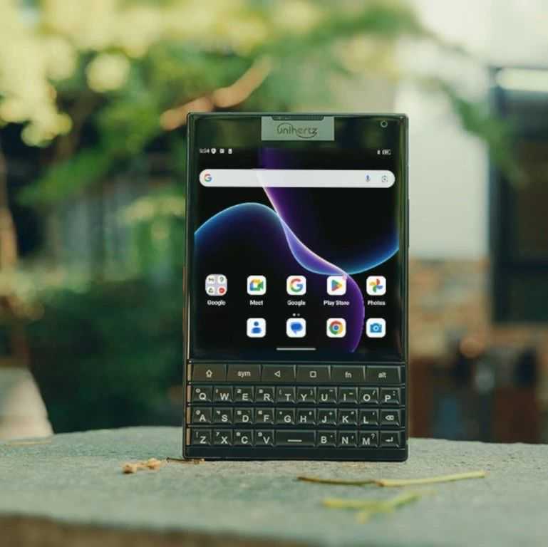 Unihertz 再出爆款，Titan 2 键盘手机如何重构“小众刚需”？