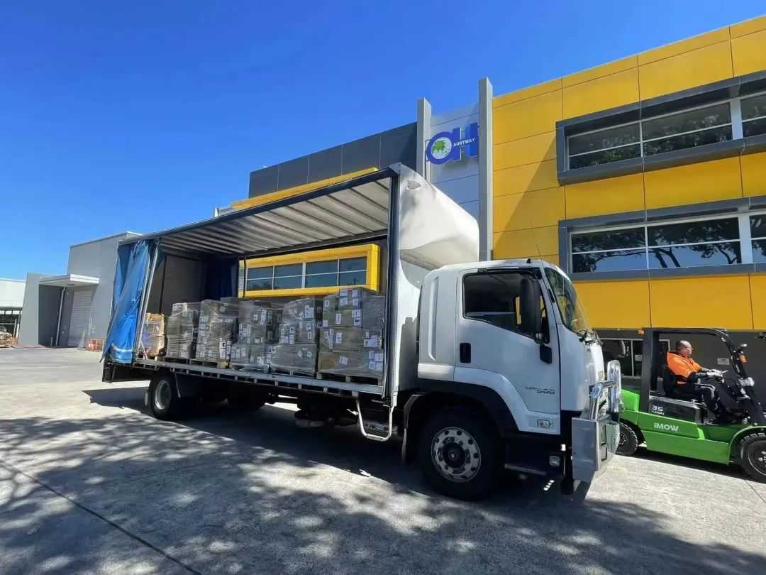 十年专注，让跨境物流变得更简单→