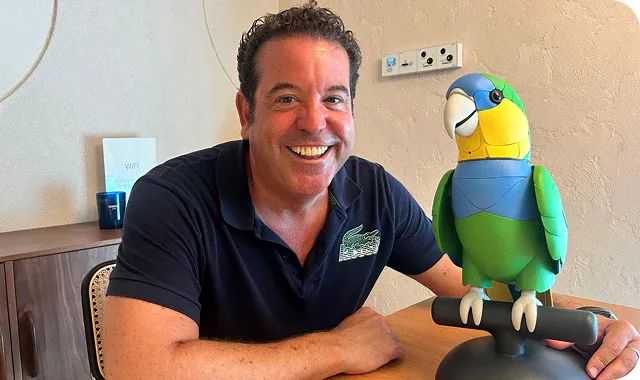 一只AI鹦鹉的启示：当银发经济遇上「情感革命」