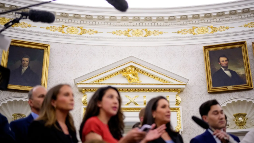 特朗普为中国工厂带货?!镀金装饰接住泼天流量