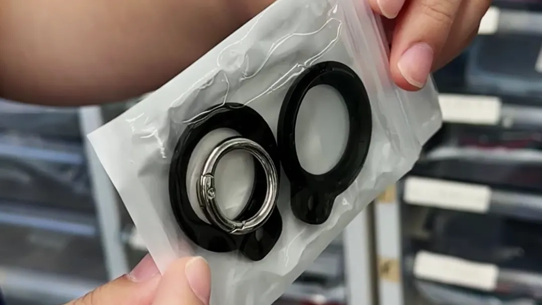 仅改变套组的商品数量就做出爆款，4人团队靠数码小配件年销2000万美元！