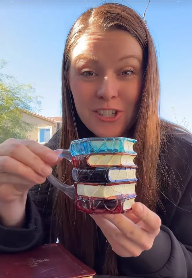 陷AI“照骗”争议的书籍杯,竟在TikTok卖了400万+