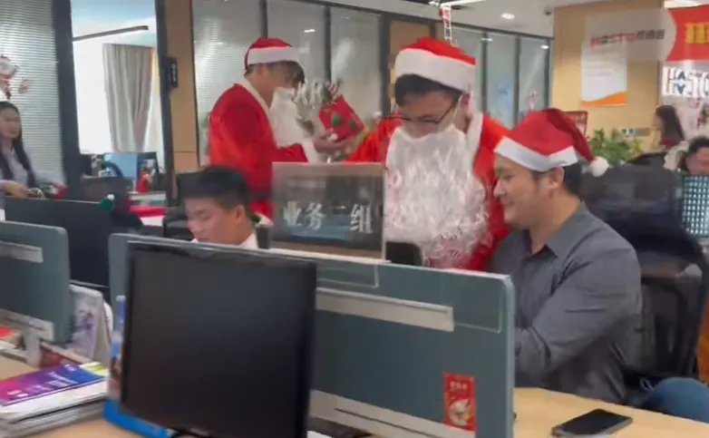 豪速通第四季度生日会遇上了圣诞节！