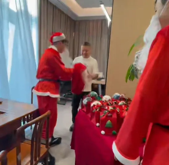 豪速通第四季度生日会遇上了圣诞节！