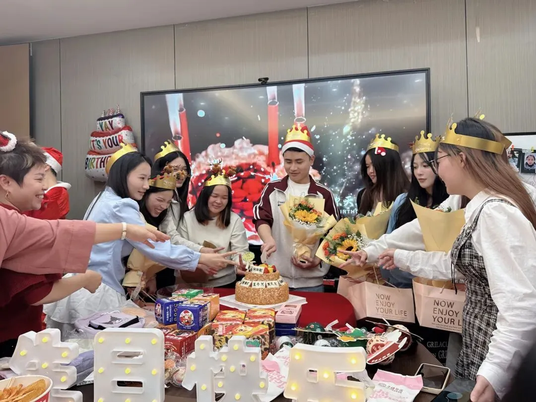 豪速通第四季度生日会遇上了圣诞节！