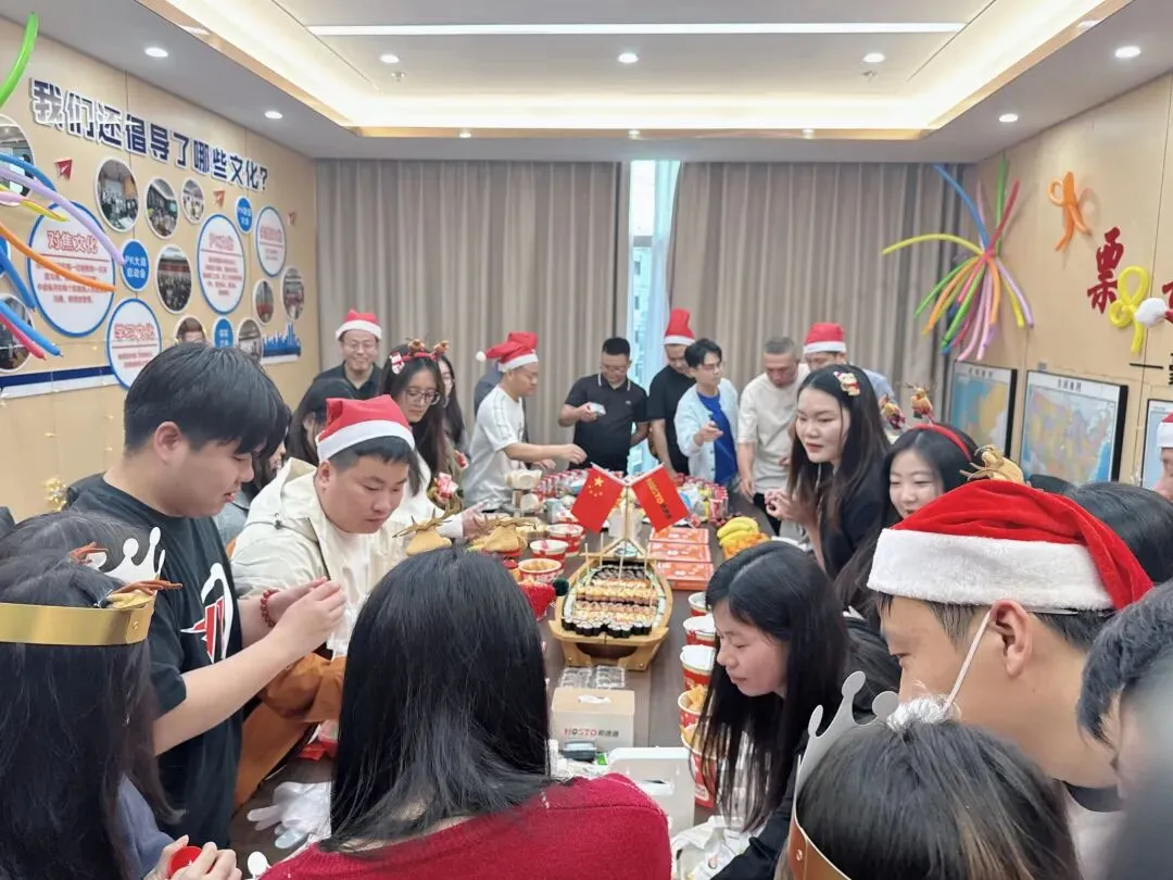 豪速通第四季度生日会遇上了圣诞节！