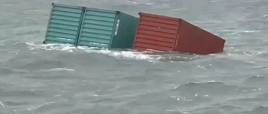 香港籍货轮遇险,27个集装箱坠海!
