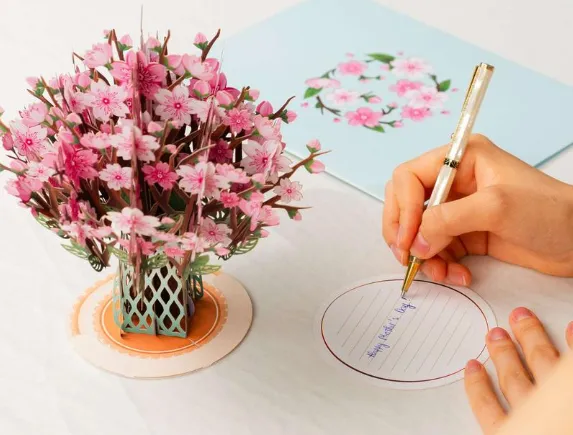 7天进账80万，这款纸做的情人节礼物在TikTok上爆单！