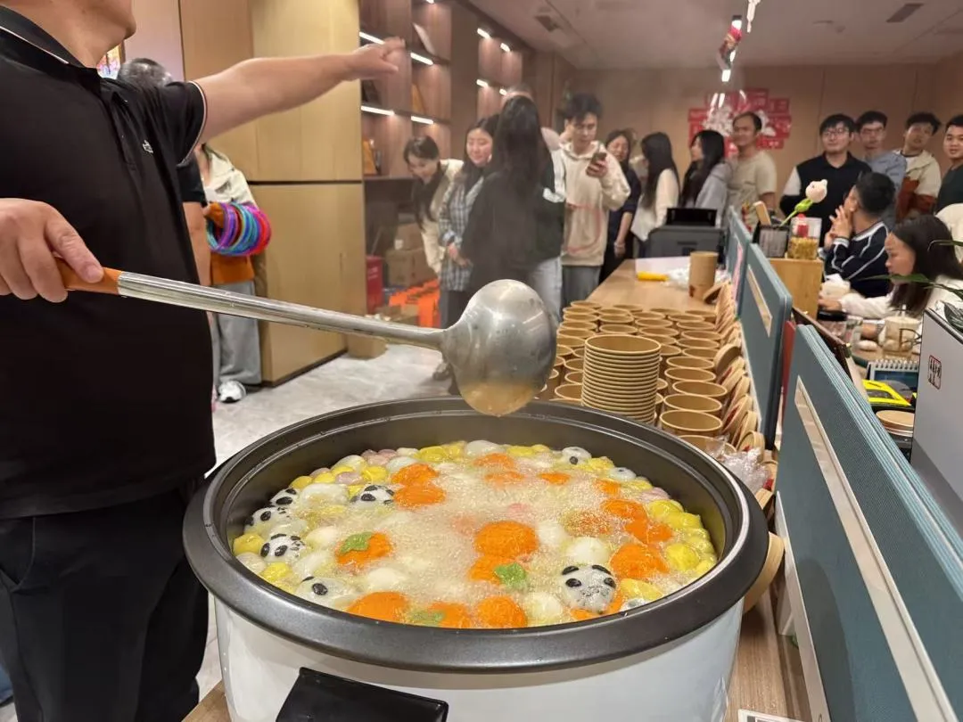 cdc6f88d548bb343b014d065d7279ddb.jpg 正月十五,豪速通陪你过团圆元宵!