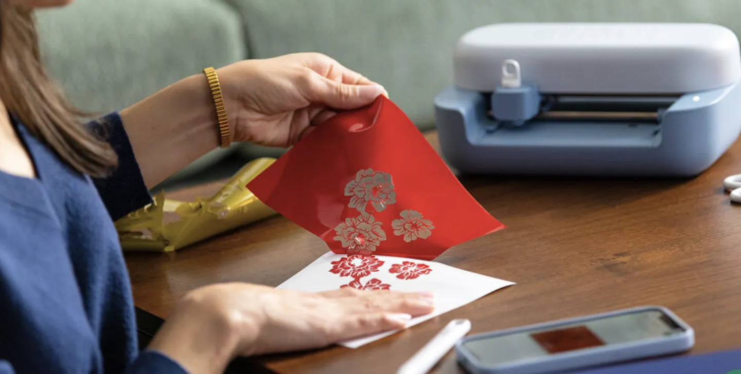 超300万人疯狂付费订阅！被北美主妇买爆的「家用智能切割机」，如何靠"剃须刀+刀片"模式称霸百亿手工艺市场？