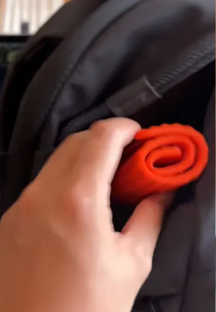 3C类目再现黑马!TikTok一款“手搓”型支架单日爆卖近10万