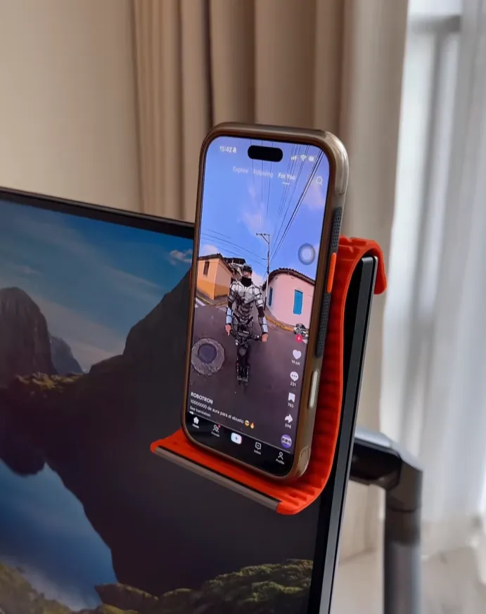 3C类目再现黑马!TikTok一款“手搓”型支架单日爆卖近10万