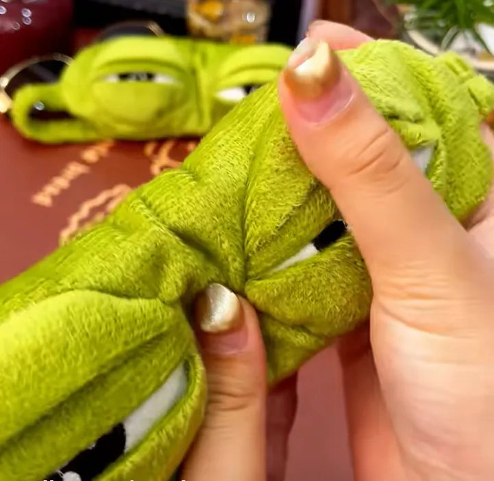 能“变脸”的抽象眼罩在TikTok热度飙升！7天卖了40多万