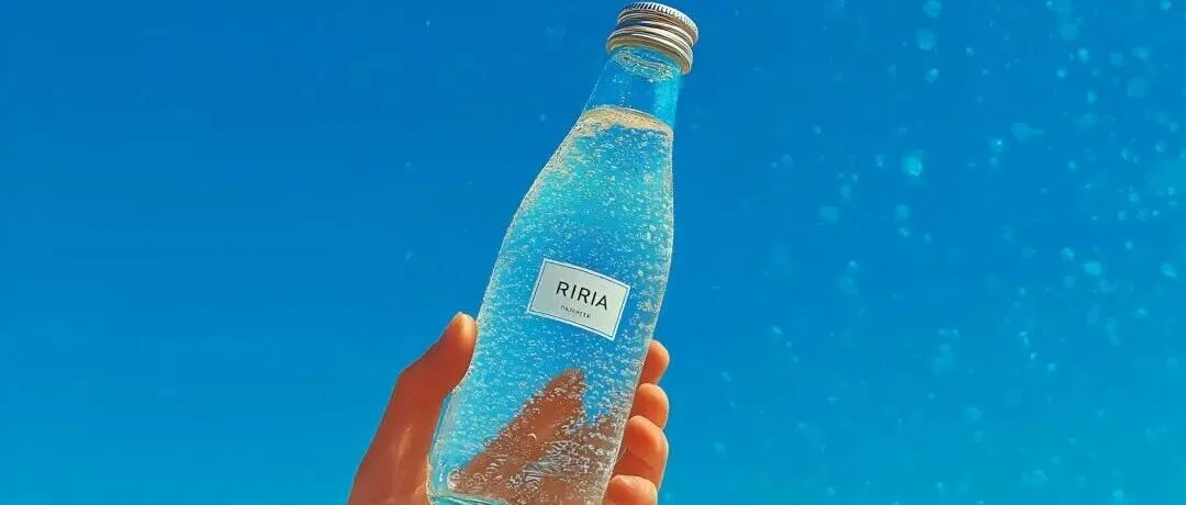 玻璃水瓶靠“极简美学”，在TikTok美区月入上百万