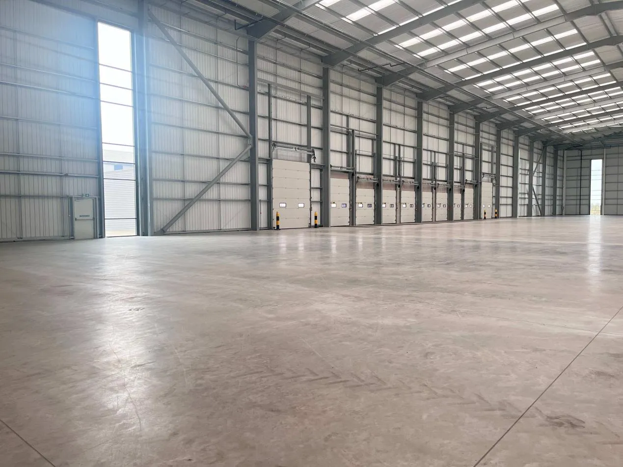 英国莱斯特新仓，10万平方英尺，5月15日启用，懂的来