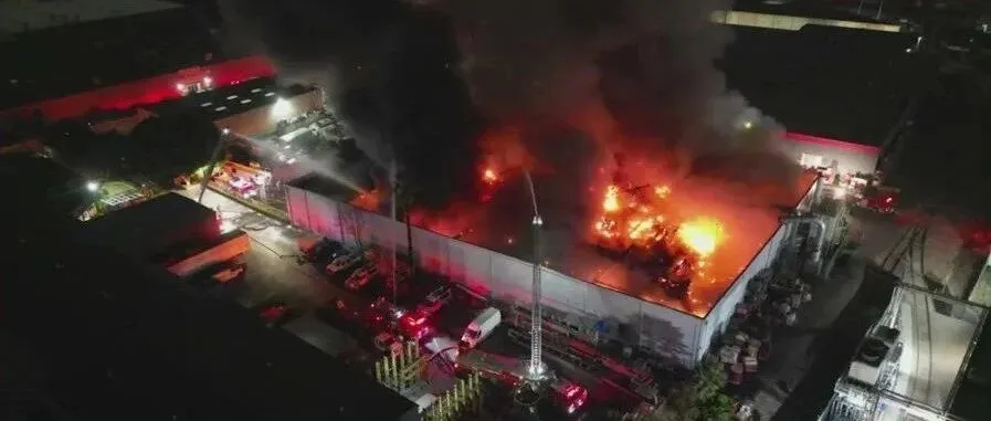 紧急!美国洛杉矶4.6万㎡仓库大火持续数日,海外仓安全再次敲响警钟!