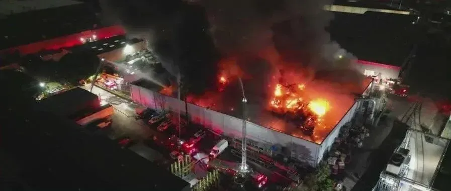 紧急!美国洛杉矶4.6万㎡仓库大火持续数日,海外仓安全再次敲响警钟!