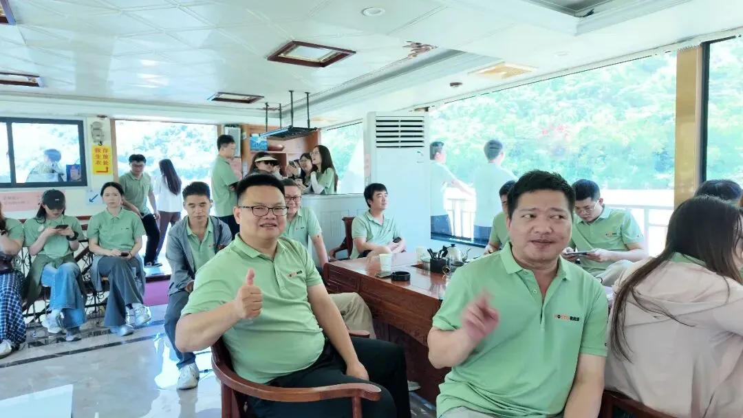 凝心聚力,并肩前行!