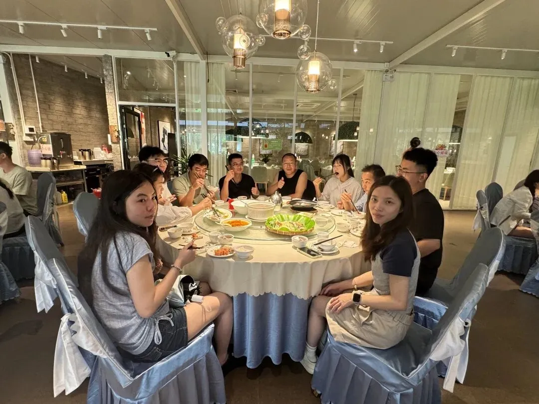 698095570c8ef8d58168fac800e3995b.jpg 凝心聚力,并肩前行!