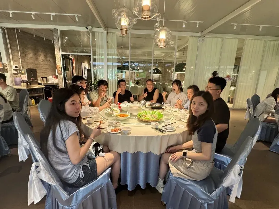 698095570c8ef8d58168fac800e3995b.jpg 凝心聚力,并肩前行!