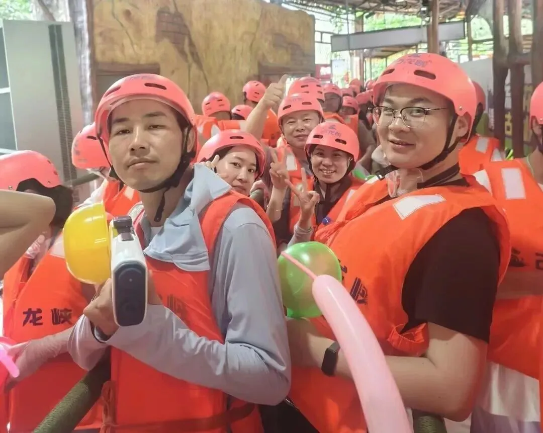 凝心聚力,并肩前行!