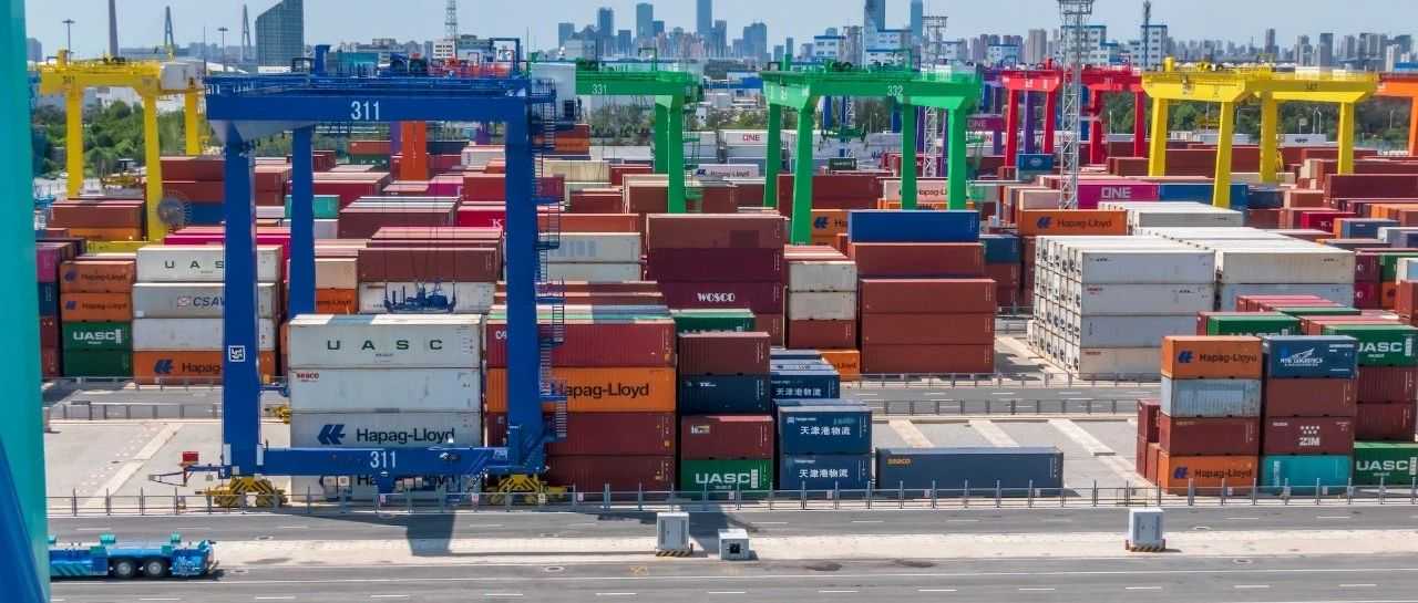 货物抢运丨红海危机致使运输延误，成本上升，中国沿海港口集装箱短缺
