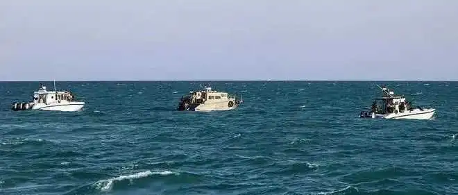 航运危机持续，一货船被20名海盗劫持！索马里海盗再次回归？