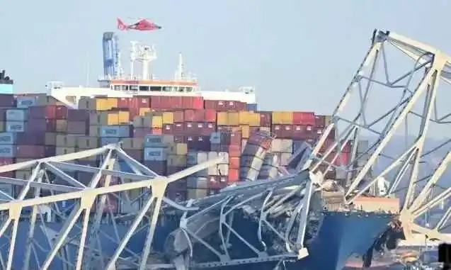 集装箱货撞塌美国大桥,港口关闭,美国马里兰州进入紧急状态!