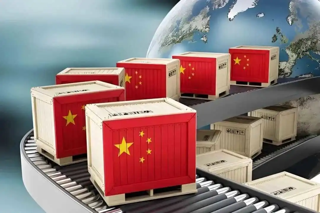 今日外资讯 | 牛!中国顺差新高;人民币贬值;英国宣布“破产”;马来西亚申金砖;美国电商增长;三大港口拥堵;韩国旗又挂错了;等
